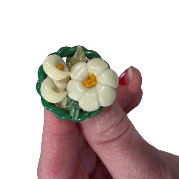 Handcrafted vintage calla lily pin brooch - Picture 3 of 7